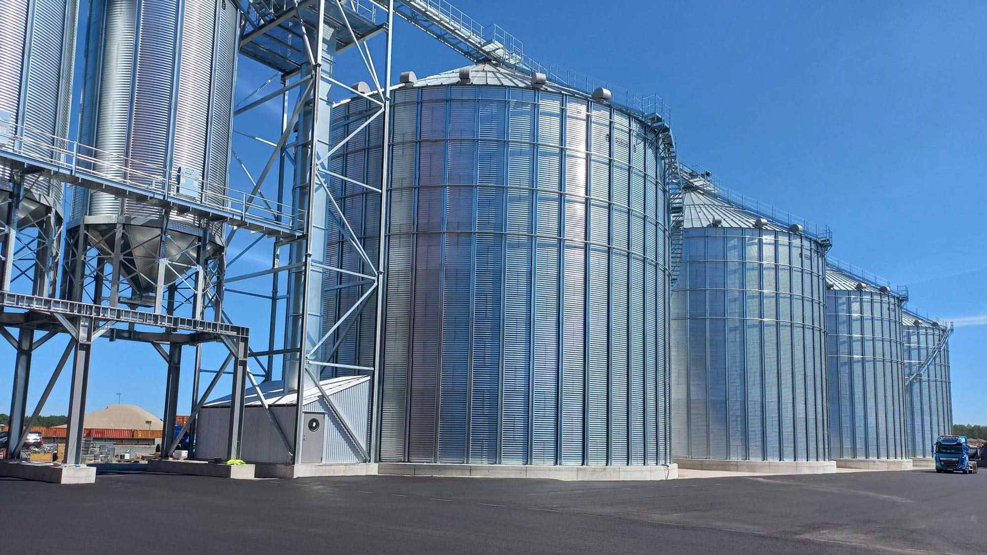 En stål silo