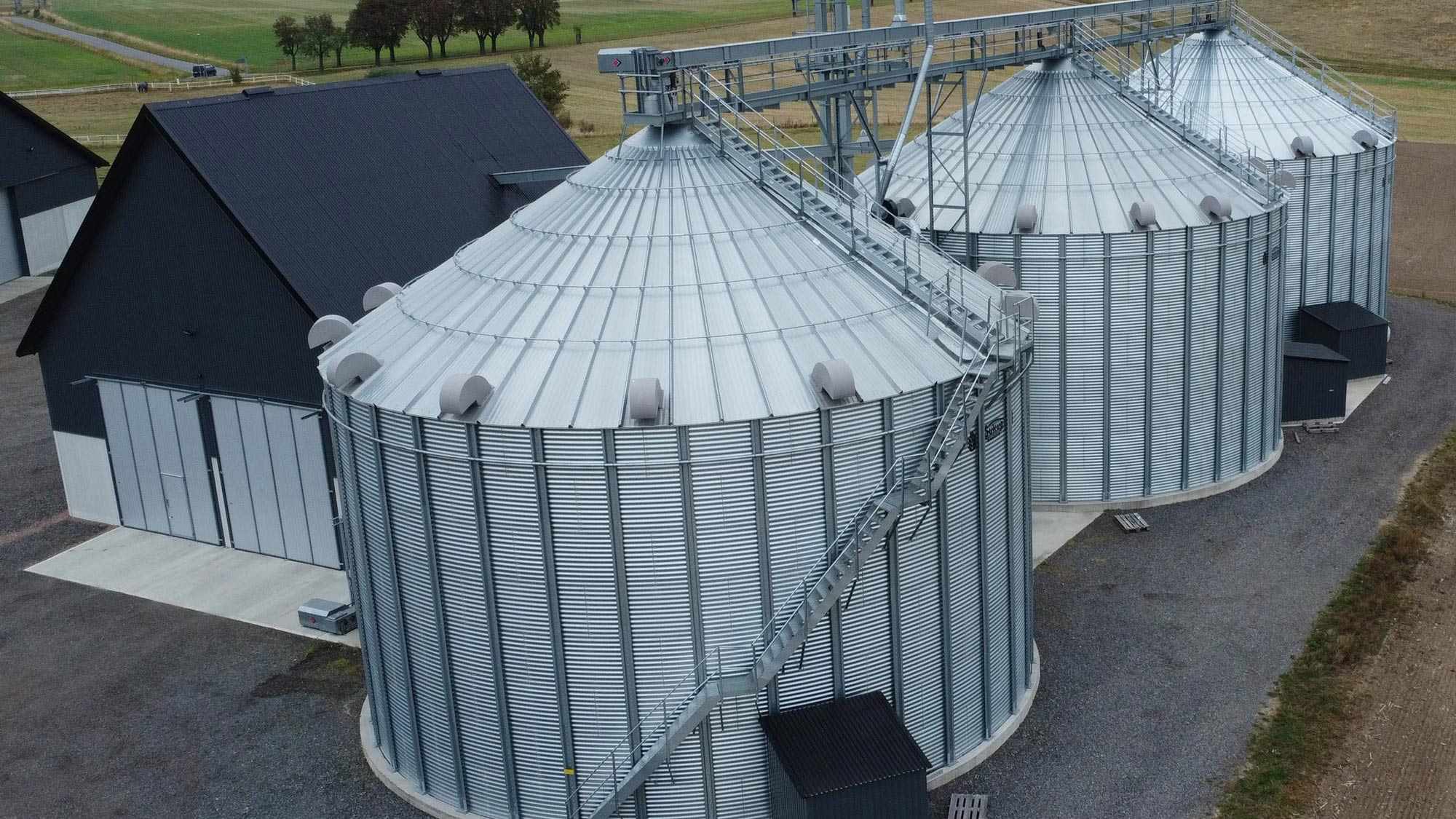 En stål silo