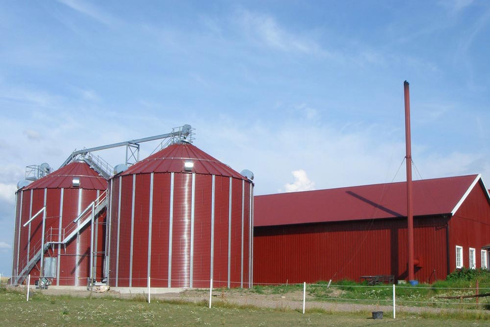 Färgade silos från J&L Agriparts